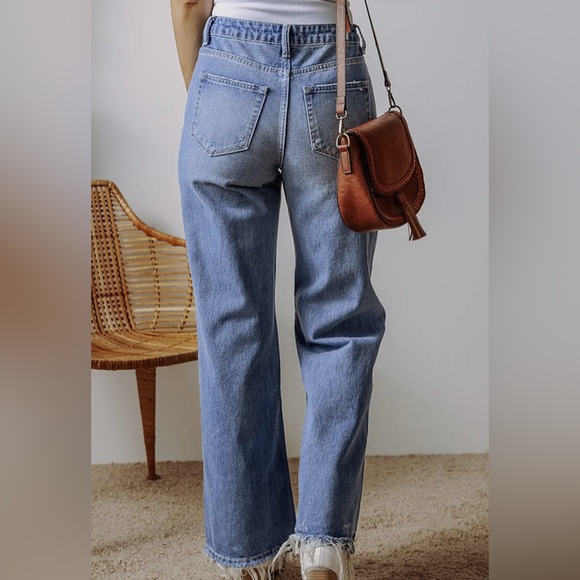 Distressed Raw Hem Straight Leg High
Waist Jeans - Picture 4 of 8